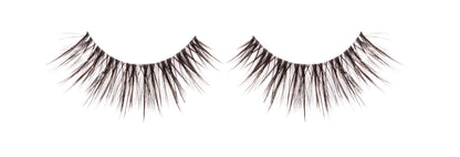 A pair of 3D Faux Mink 862 lashes lay in white color setting
